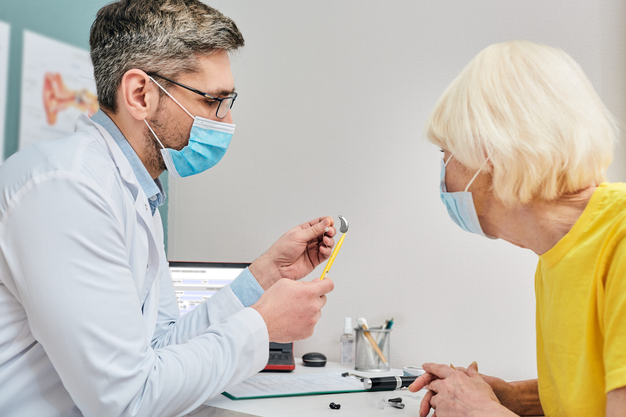 how-to-wear-hearing-aids-with-a-face-mask-bay-audio